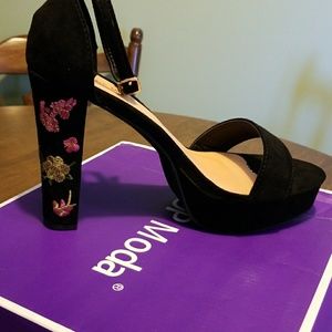 NIB top moda heels with platform